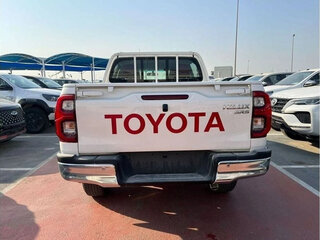 2025 Toyota Hilux VIII Рестайлинг 2, белый, 4900000 рублей, вид 3