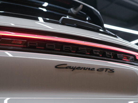 2026 Porsche Cayenne GTS III Рестайлинг, серый, 25900000 рублей - вид 8