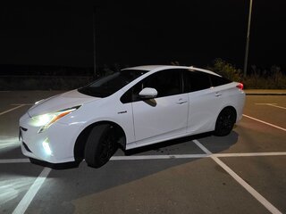 2017 Toyota Prius IV (XW50), белый, 1399000 рублей, вид 3