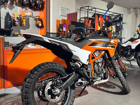 2026 KTM 125 Enduro R, оранжевый, 900000 рублей, вид 4