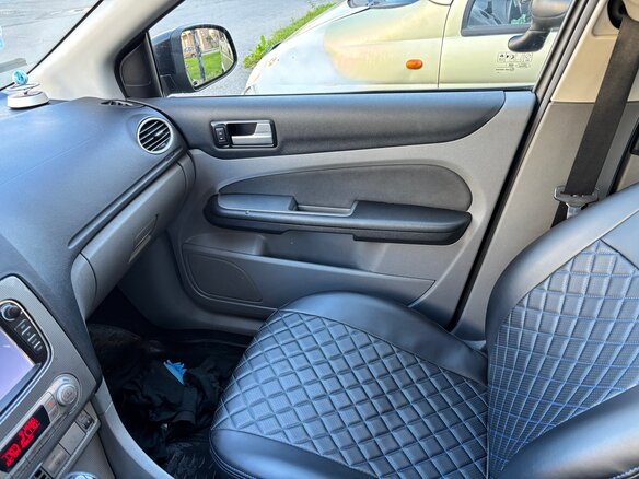 2010 Ford Focus II Рестайлинг, чёрный, 400000 рублей - вид 14