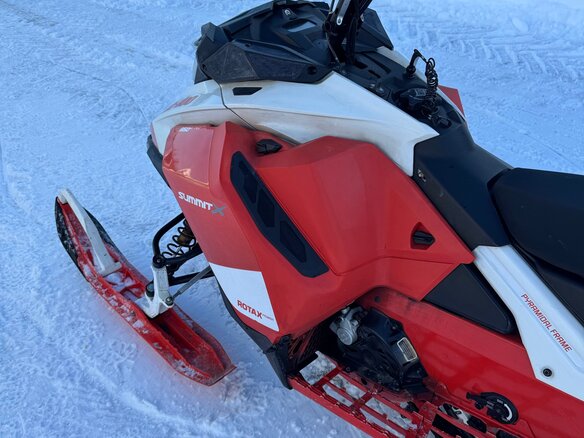 2019 BRP Ski-Doo Summit 850, красный, 1250000 рублей - вид 8