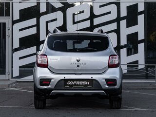 2015 Renault Sandero Stepway II, серебристый, 835000 рублей, вид 4