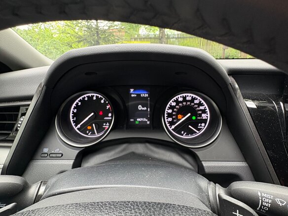 2022 Toyota Camry VIII (XV70) Рестайлинг, белый, 2990000 рублей - вид 8