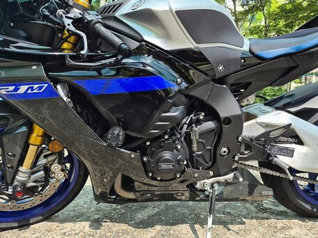 2022 Yamaha YZF-R1, чёрный, 2580000 рублей, вид 4