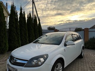 2010 Opel Astra H Рестайлинг, белый, 420000 рублей, вид 1