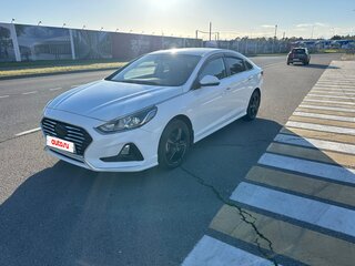 2019 Hyundai Sonata VII (LF) Рестайлинг, белый, 1600000 рублей, вид 1