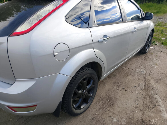 2010 Ford Focus II Рестайлинг, серебристый, 530000 рублей - вид 3