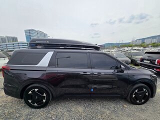 2024 Kia Carnival IV Рестайлинг, чёрный, 4030000 рублей, вид 5