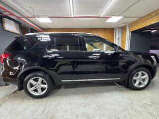 2017 Ford Explorer V Рестайлинг, чёрный, 3250000 рублей, вид 4