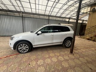 2016 Volkswagen Touareg II Рестайлинг, белый, 2680000 рублей, вид 2