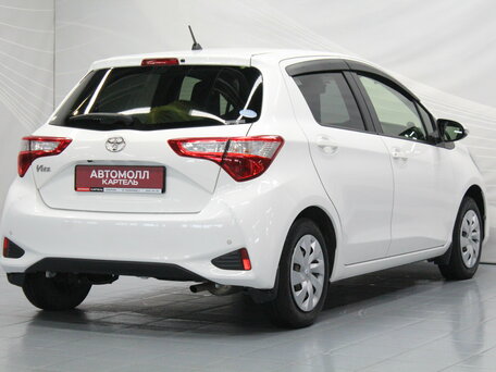 2019 Toyota Vitz III (XP130) Рестайлинг, белый, 959000 рублей, вид 5