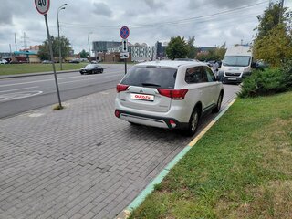 2018 Mitsubishi Outlander III Рестайлинг 3, белый, 2200000 рублей, вид 4