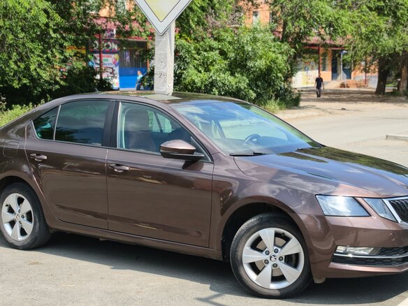2017 Skoda Octavia III (A7), коричневый, 1840000 рублей - вид 4
