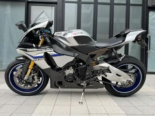 2016 Yamaha YZF-R1, красный, 1899000 рублей, вид 4