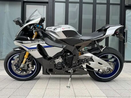 2016 Yamaha YZF-R1, красный, 1899000 рублей, вид 4