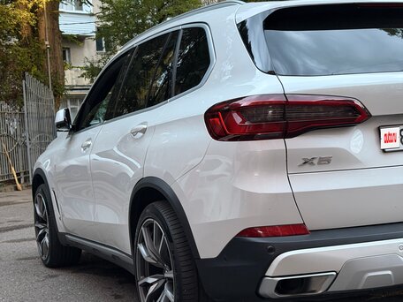 2019 BMW X5 40i IV (G05/G18), белый, 5500000 рублей, вид 5