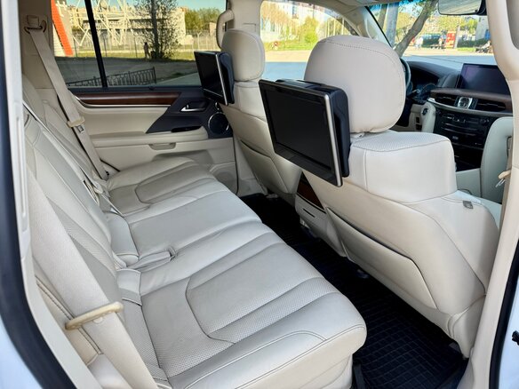 2016 Lexus LX 570 III Рестайлинг 2, белый, 7300000 рублей - вид 11