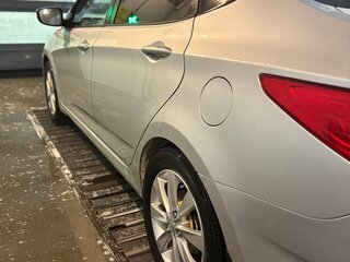 2011 Hyundai Solaris I, серебристый, 770000 рублей, вид 4