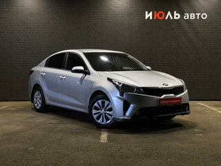 2021 Kia Rio IV Рестайлинг, серебристый, 1529000 рублей, вид 3