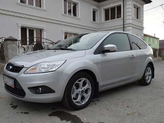 2010 Ford Focus II Рестайлинг, серебристый, 890000 рублей, вид 1