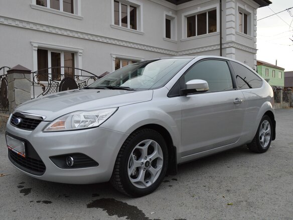 2010 Ford Focus II Рестайлинг, серебристый, 890000 рублей