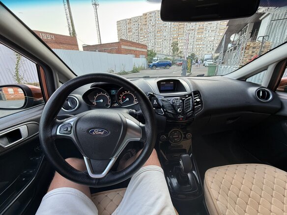 2015 Ford Fiesta Mk6 Рестайлинг, коричневый, 700000 рублей - вид 7