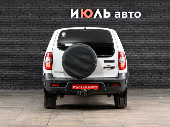 2018 Chevrolet Niva I Рестайлинг, белый, 675000 рублей - вид 5