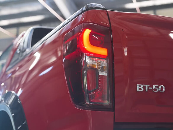 2026 Mazda BT-50 III Рестайлинг, красный, 5935686 рублей - вид 11