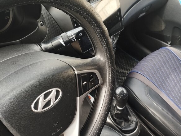 2011 Hyundai Solaris I, серебристый, 730000 рублей - вид 9