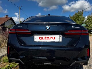 2024 BMW 5 серии 540d xDrive VIII (G60/G61/G68), синий, 9200000 рублей, вид 4