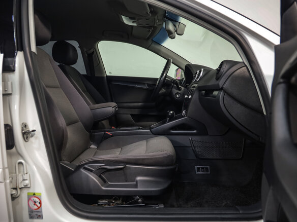 2010 Audi A3 II (8P) Рестайлинг 2, белый, 839000 рублей - вид 16