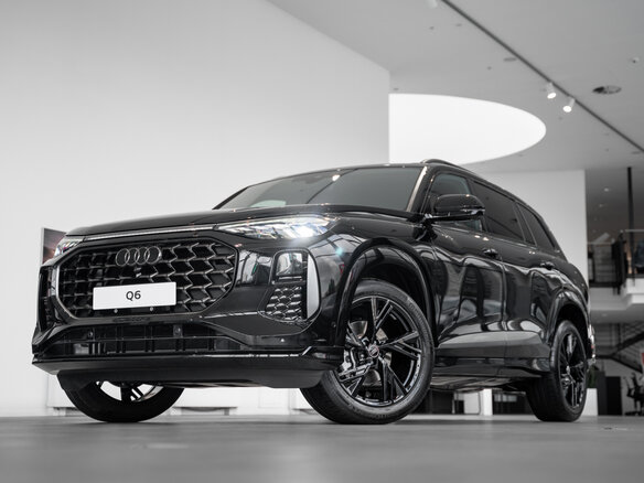2026 Audi Q6 40 TFSI, чёрный, 7790000 рублей - вид 3