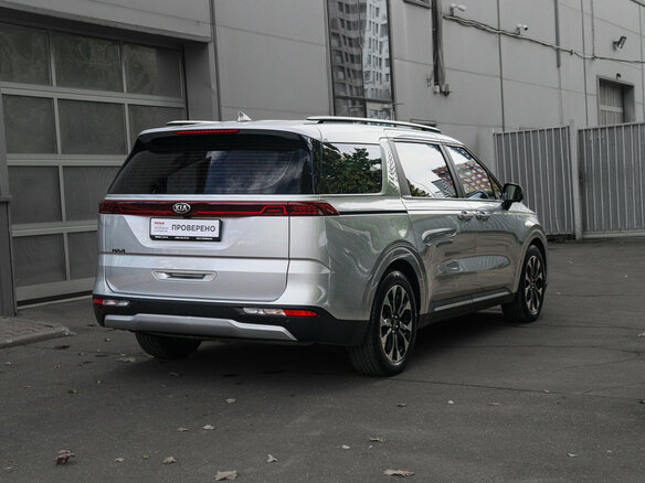 2020 Kia Carnival IV, серебристый - вид 3