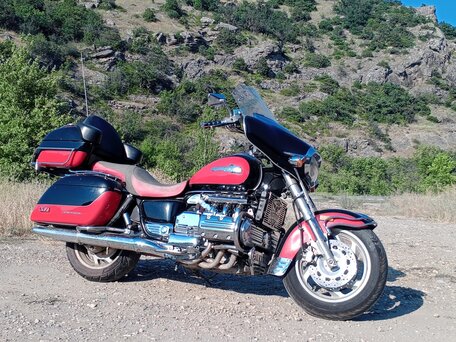 1999 Honda Valkyrie 1500, красный, 600000 рублей, вид 2