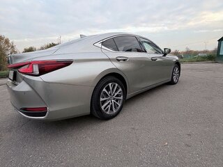 2022 Lexus ES 200 VII Рестайлинг, серебристый, 4399000 рублей, вид 4