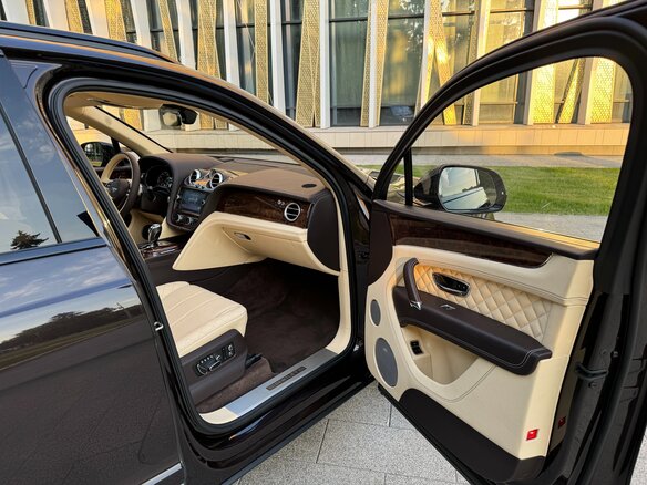 2016 Bentley Bentayga I, коричневый, 8700000 рублей - вид 32