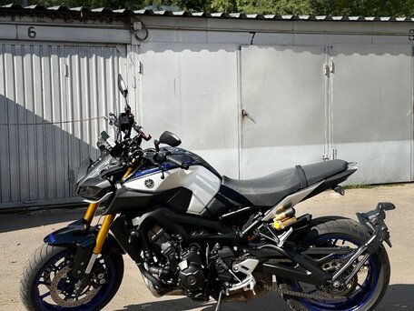 2019 Yamaha MT-09 (FZ-09), серебристый, 980000 рублей, вид 5