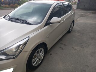 2015 Hyundai Solaris I Рестайлинг, бежевый, 1000000 рублей, вид 3