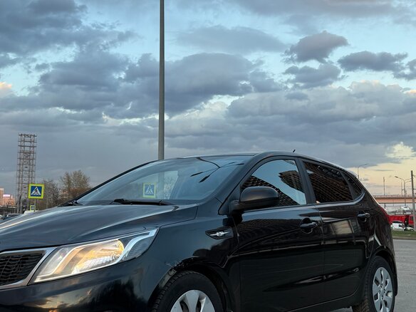 2014 Kia Rio III, чёрный, 1050000 рублей - вид 3