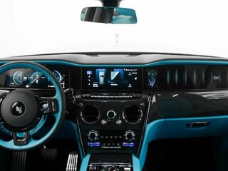2025 Rolls-Royce Cullinan Black Badge I Рестайлинг (Series II), серый, 64990000 рублей, вид 5