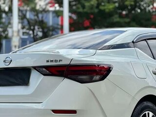 2023 Nissan Sylphy IV (B18) Рестайлинг, белый, 1440000 рублей, вид 4