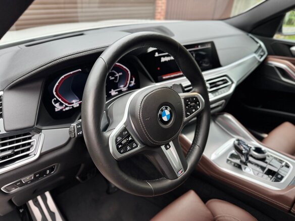 2021 BMW X6 30d III (G06), белый, 7590000 рублей - вид 5