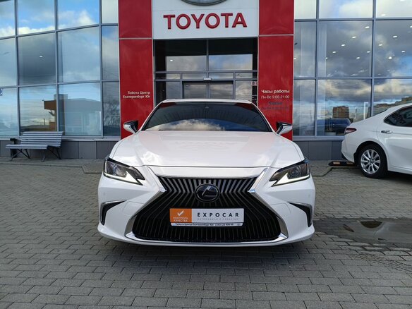 2018 Lexus ES 300h VII, белый, 4200000 рублей - вид 1