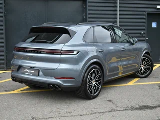 2026 Porsche Cayenne III Рестайлинг, серый, 21300000 рублей, вид 4