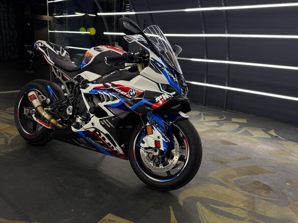 2025 BMW S 1000 RR, белый, 2400000 рублей - вид 3