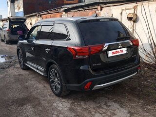 2015 Mitsubishi Outlander III Рестайлинг 2, чёрный, 2100000 рублей, вид 4