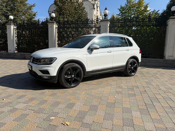 2017 Volkswagen Tiguan II, белый, 2250000 рублей