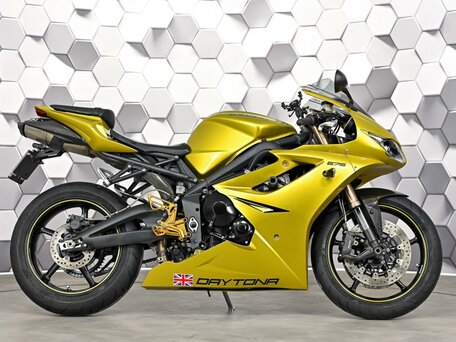 2012 Triumph Daytona 675, золотистый, 547000 рублей, вид 3