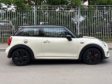 2018 Mini Hatch JCW III (F55/F56) Рестайлинг, белый, вид 2
